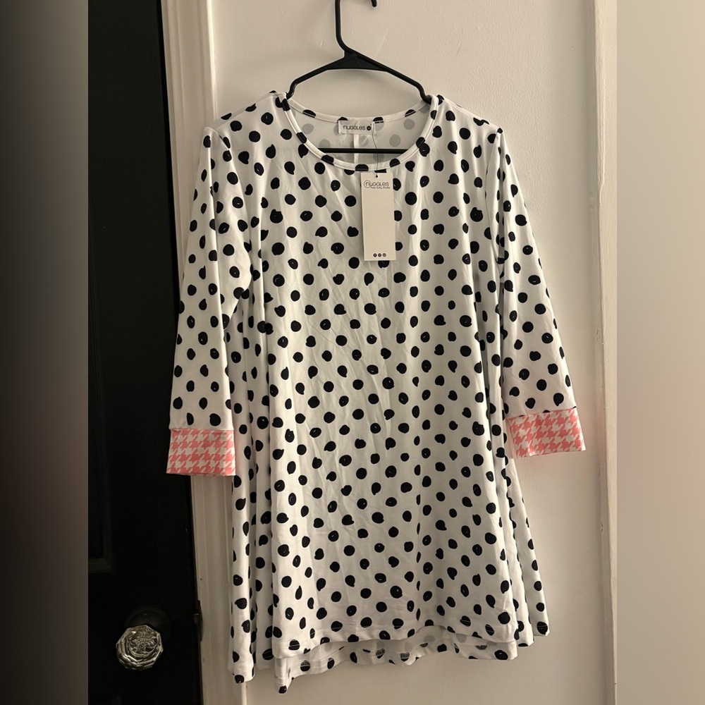 Nuggles NWT Women’s Size Medium Pattern Blouse